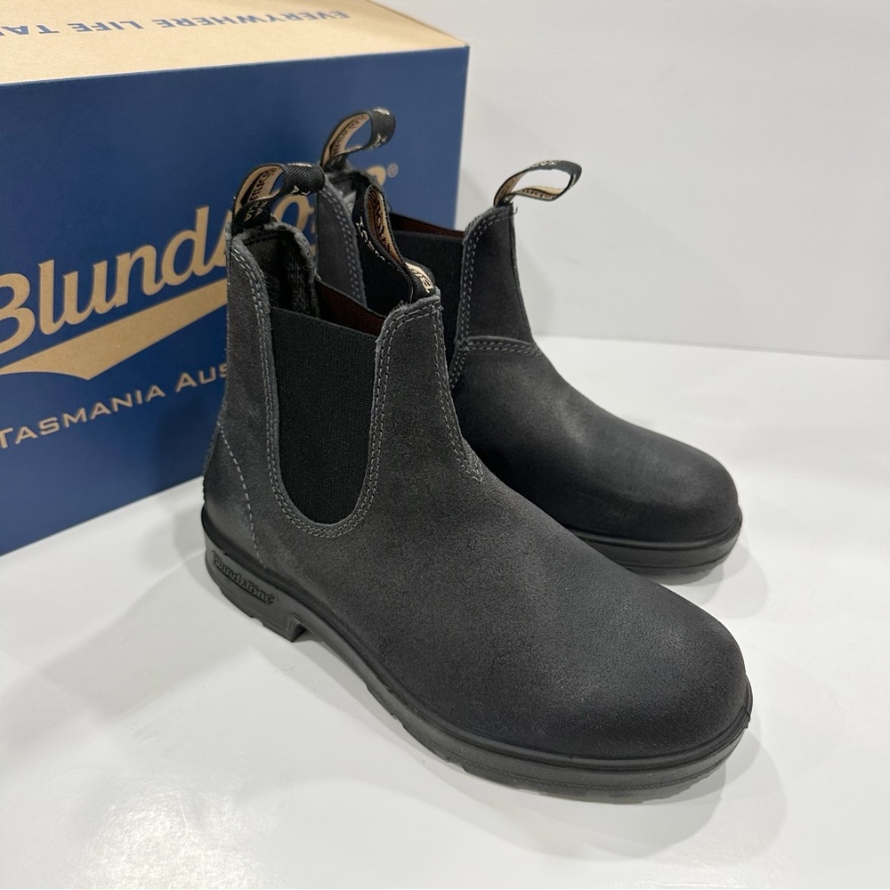 Blundstone 1910 Women’s Suede Chelsea Ankle Boots
